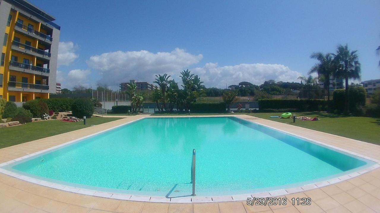 Apartamento Frente Ao Mar Com Piscina De Agua Salgada Куартейра Екстер'єр фото